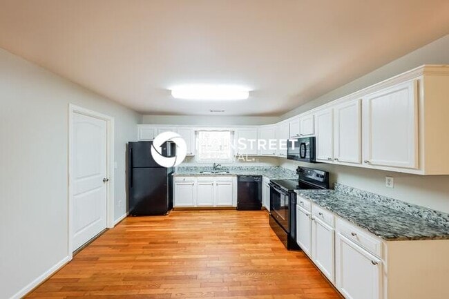 Building Photo - 3 Bedroom Pet-Friendly Home in Bessemer, A...