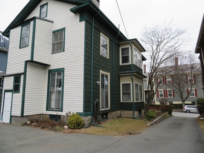 Building Photo - 92 Hillman St