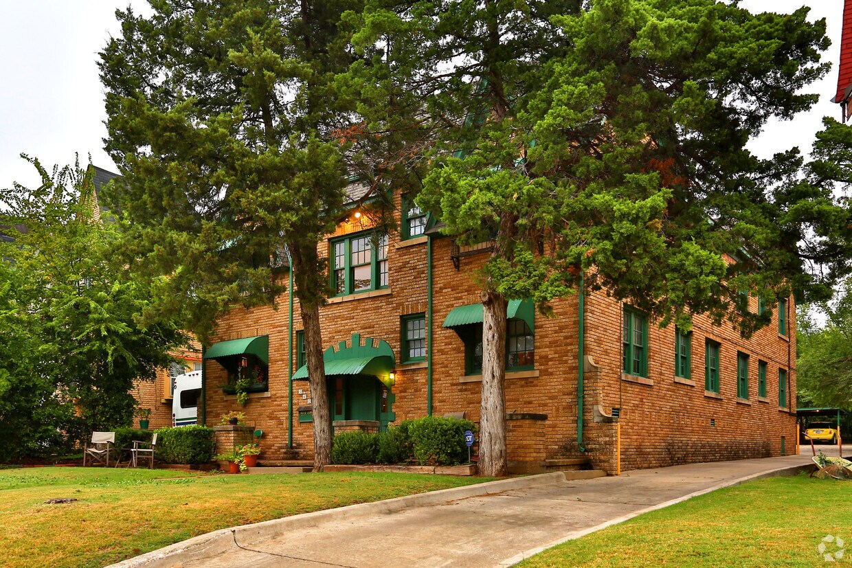 Foto del edificio - 3408 N Robinson Ave