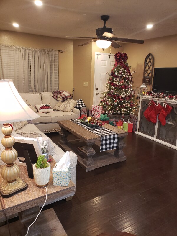 Foto del edificio - 416 Cherry Oak Ln