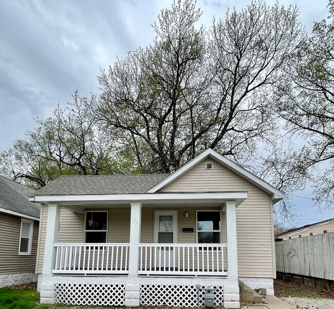 Street View - 103 S Livingston St