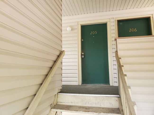 Foto del edificio - 1705 Heatheridge Rd