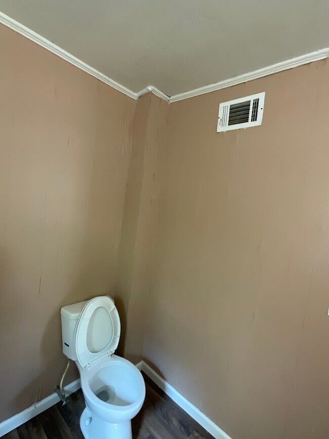 Building Photo - 415 Young St