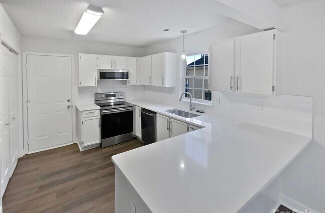 Foto del edificio - 2564 Captains Watch Rd NE