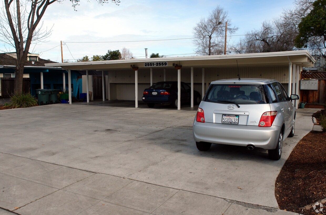 Building Photo - 2551 Alma St