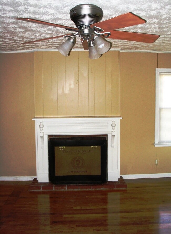 Building Photo - 576 Emery Ct