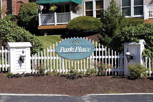 Building Photo - 3468 Park Pl