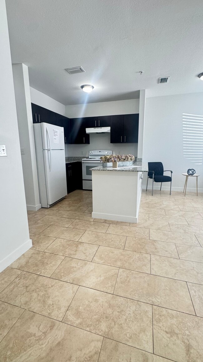 Foto del edificio - 420 W 77th St