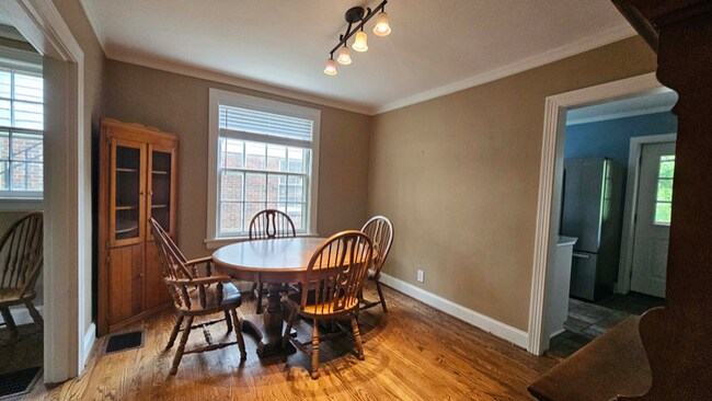 Building Photo - 2612 Woodlawn Dr