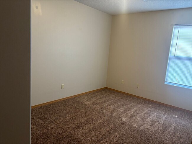 Foto del edificio - 3 bedroom / 2 bath