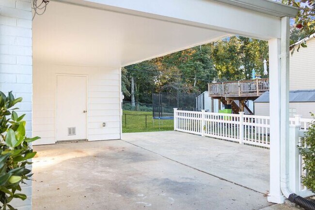 Building Photo - Pet-Friendly, Spacious and Charming Update...