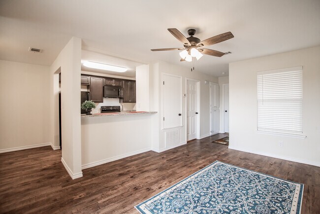 Building Photo - 324 Costa del Oro St