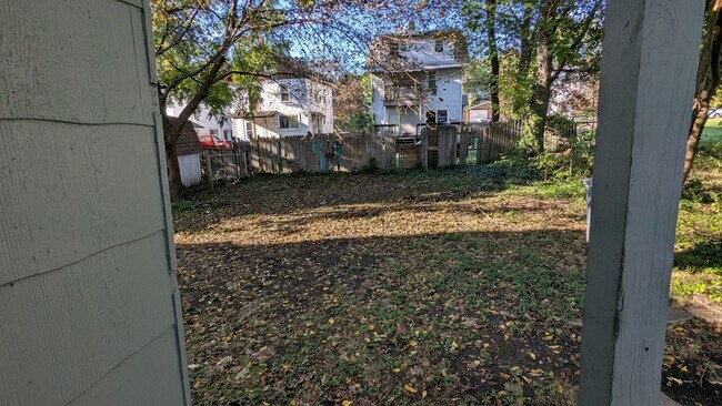 Foto del edificio - 711 Roselawn Ave