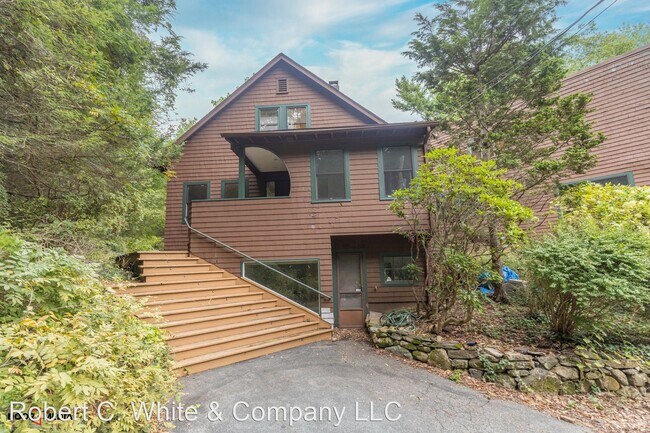 Building Photo - 4 br, 3 bath House - 15 Walker Lane