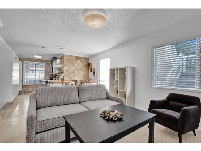 Foto del edificio - 3215 NE 7th St