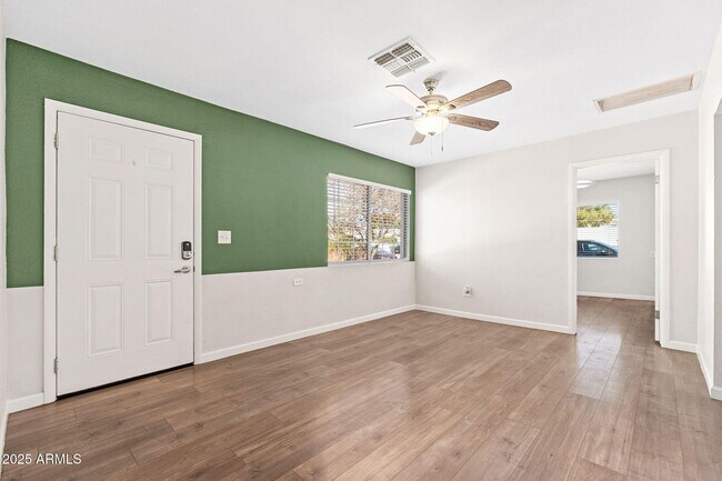 Foto del edificio - 913 W Highland Ave