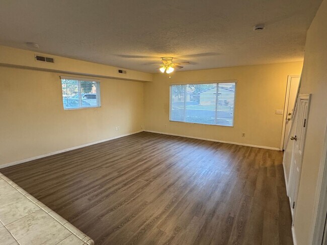 Building Photo - Dixie Downs Townhouse