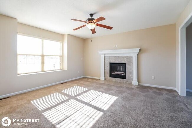 Foto del edificio - 428 Sunflower Dr, Raymore, MO 64083