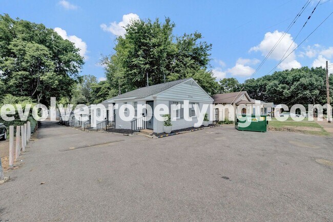 Building Photo - O - 2966 Yale Ave - 2966 Yale Avenue-3