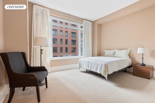 Building Photo - 205 W 76th St