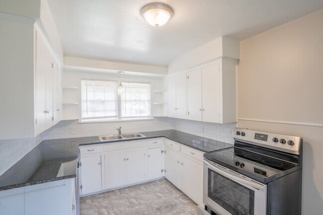 Foto del edificio - Cozy 2 Bedroom 1 Bathroom Home In Kendall-...