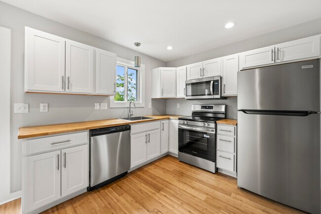 Building Photo - West AVL Cottage 112