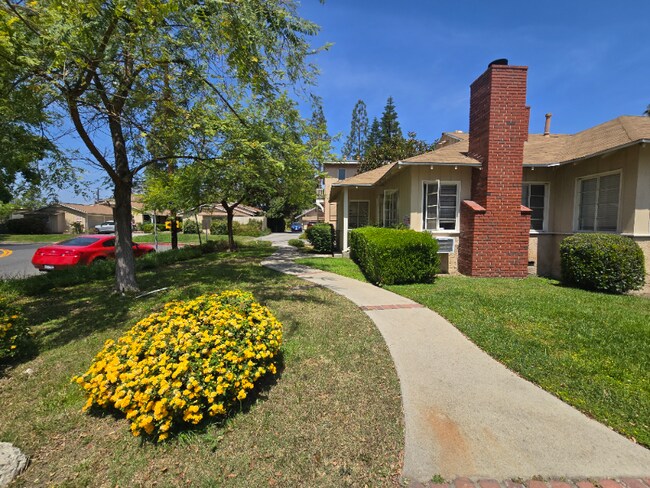 Foto del edificio - 7266 Allott Ave