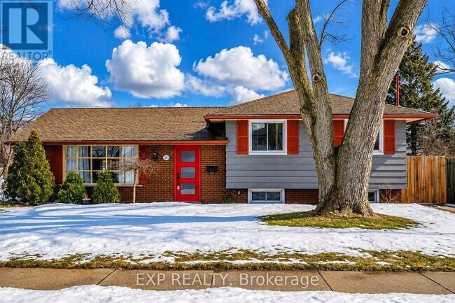 Building Photo - 33 Fairlawn Rd