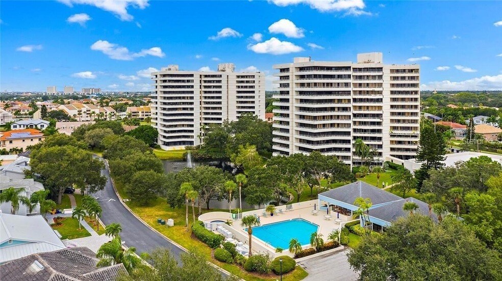Foto principal - 5950 Pelican Bay Plaza S