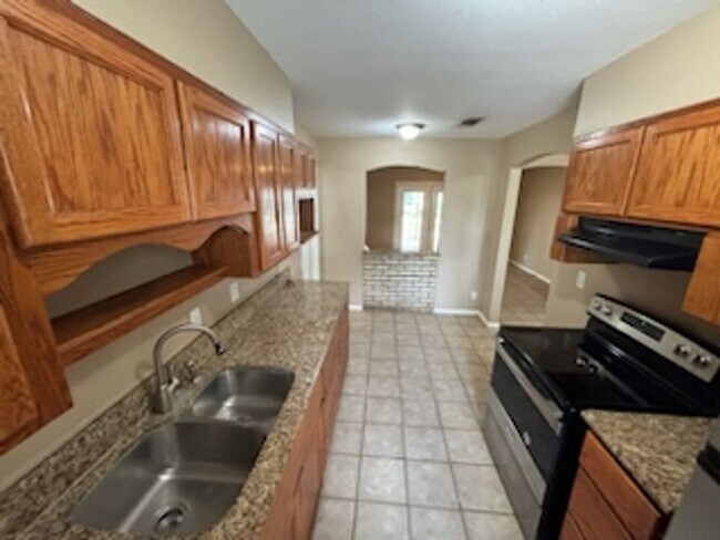 Building Photo - Inside loop 410/ Single story