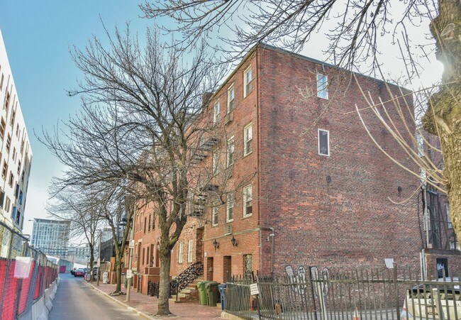 Building Photo - 89 Hudson St