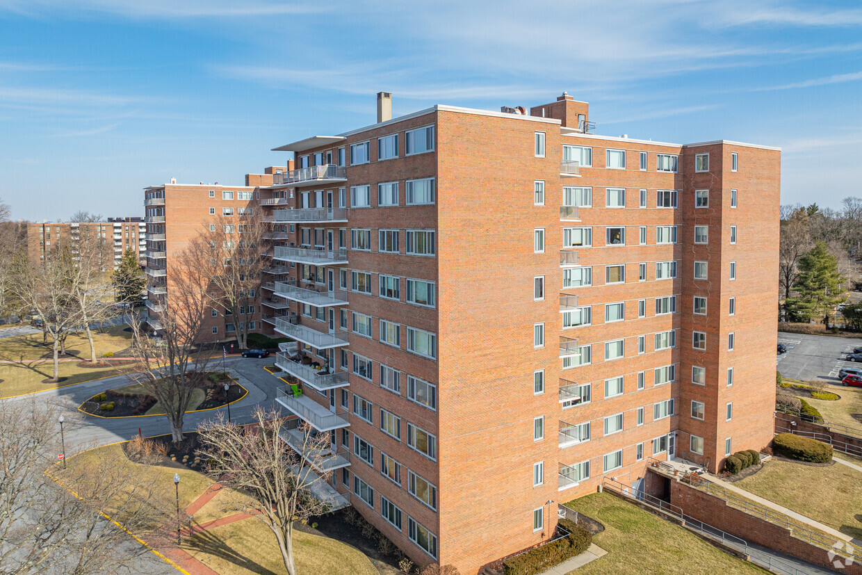 Primary Photo - Eleven Slade Apartments