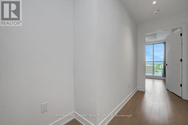 Building Photo - 560 Rideau St