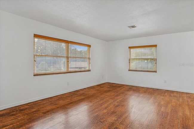 Foto del edificio - 521 Brookside Cir