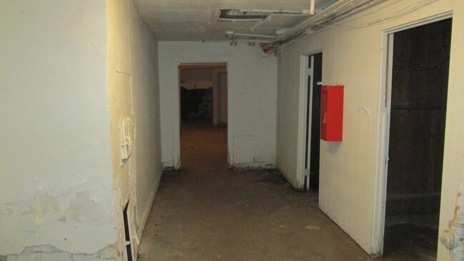Basement - 2820 W Vienna Ave