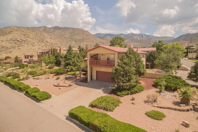Building Photo - 1700 Camino De La Sierra NE