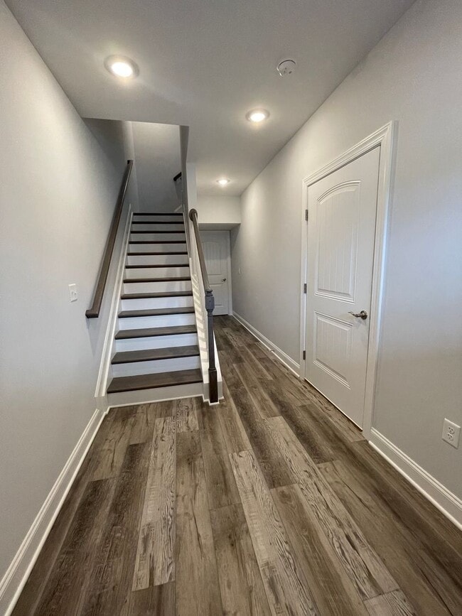 Foto del edificio - Townhome for rent in Crescent Ridge subdiv...