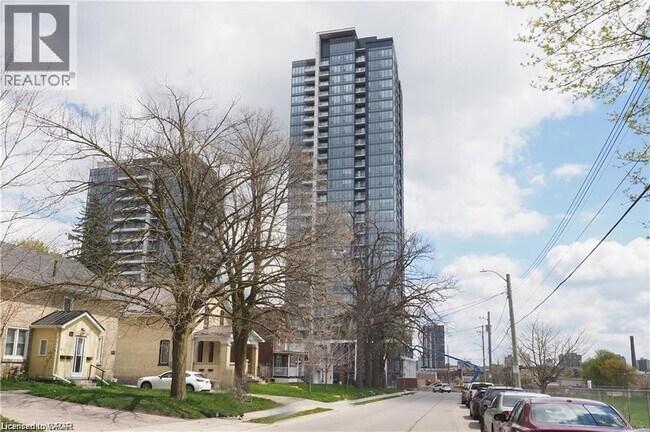 Photo du bâtiment - 15 Wellington St S