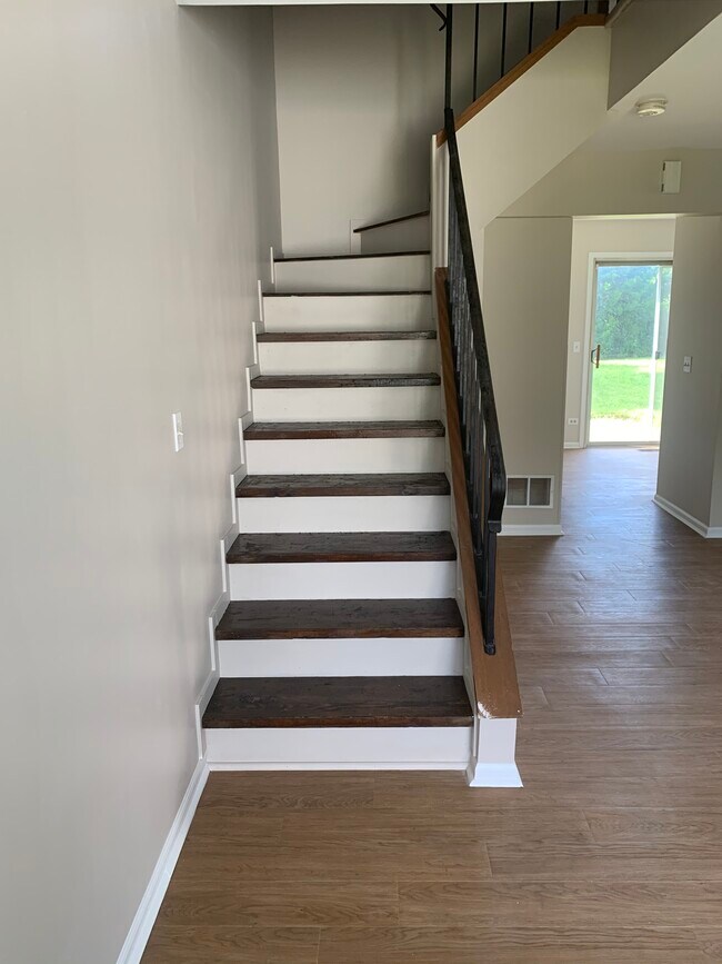 Foto del edificio - 735 Clearwood Ct