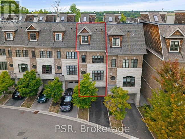 Building Photo - 117-117 Powseland Cres