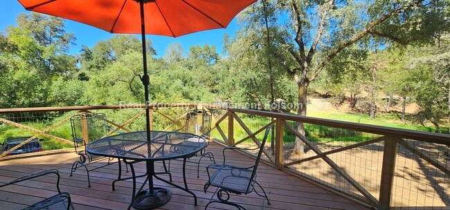 Building Photo - Charming 1-Bedroom Retreat in Desirable Ch...