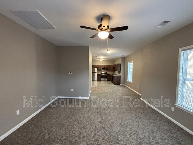 Building Photo - 1214 S Schiller St