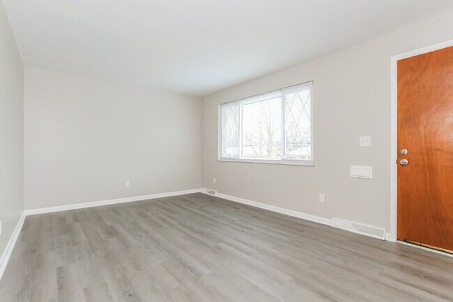 Foto del edificio - 5325 Plumridge Dr