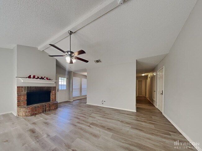 Building Photo - 708 Burlington Avenue Fort Worth TX