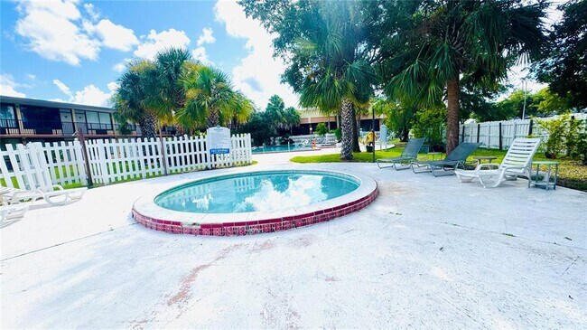 Foto del edificio - 7900 S Orange Blossom Trail