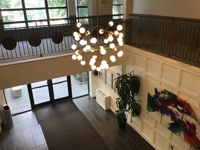 Foto del edificio - 1200 Grand St