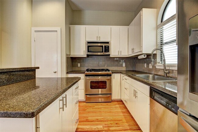 Foto del edificio - 2502 Brinkman St