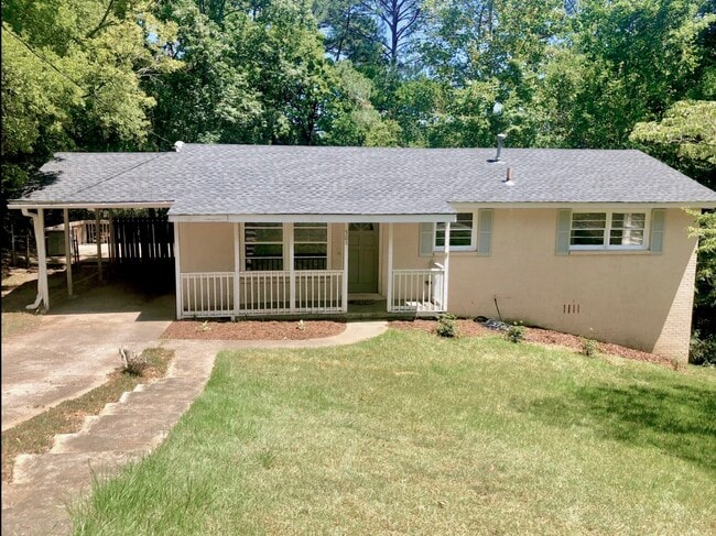 Building Photo - 501 Rosewell Ln