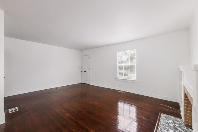 Building Photo - 804 W 31st St