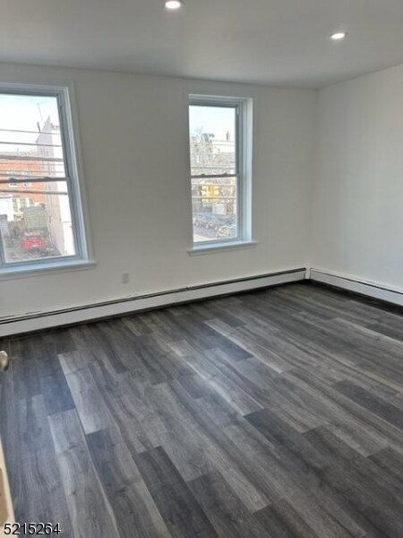 Foto del edificio - 99 Mallory Ave